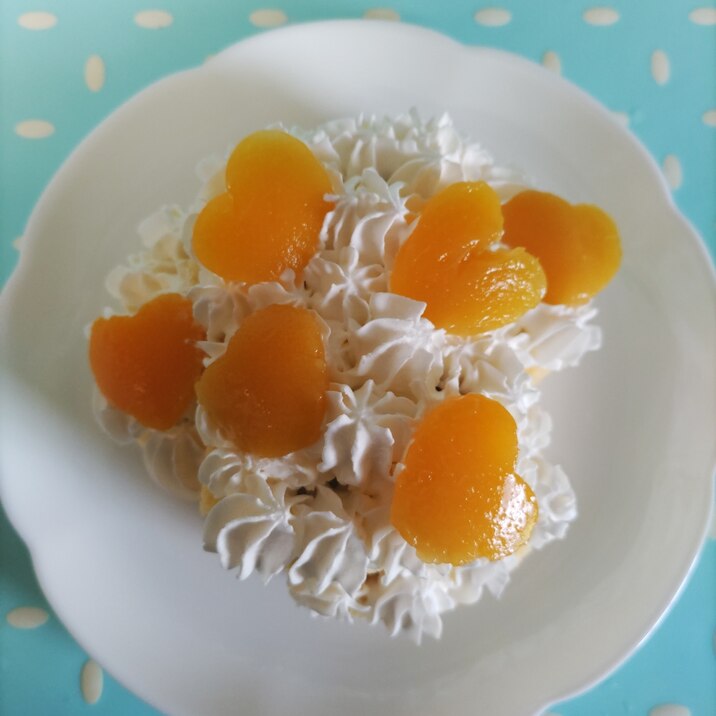 黄桃の缶詰乗せ簡単バースデーケーキ